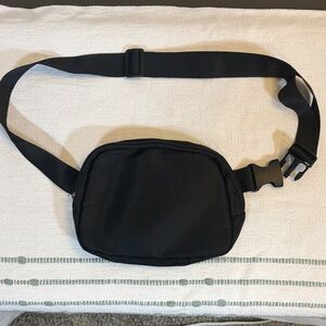 Women’s Black Crossbody Waist Bag - Sleek Everyday Carry